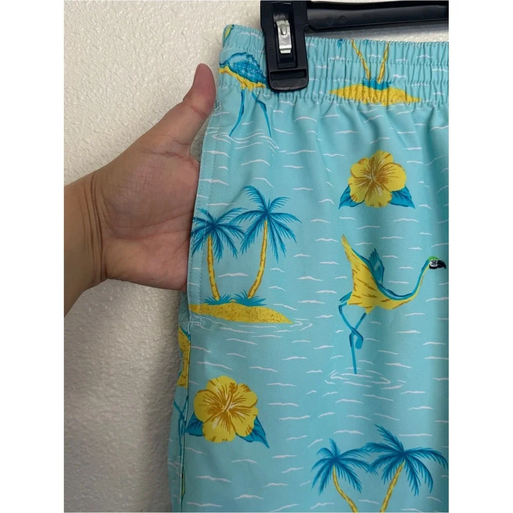 chubbies Mens Medium The Flarrots‎ 7 Inch Swim Trunk Aqua Flamingo and Hibiscus